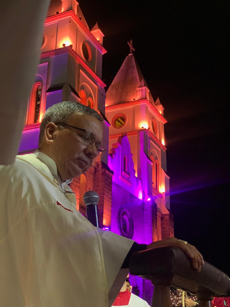 Guaranda celebró la Solemnidad de Corpus Christi con una luminosa procesión eucarística