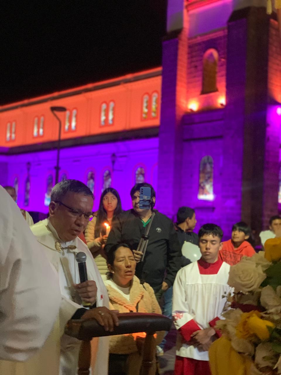Guaranda celebró la Solemnidad de Corpus Christi con una luminosa procesión eucarística