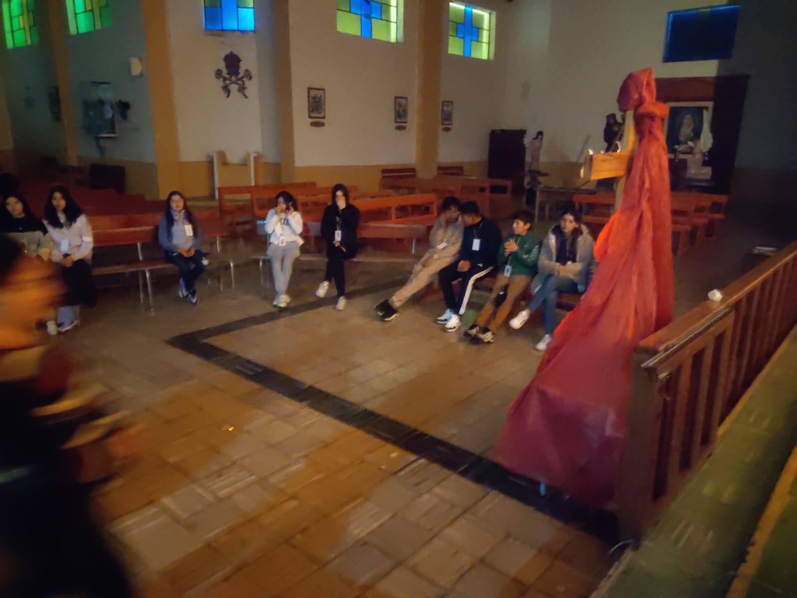Vigilia de Pentecostés: los jóvenes de la parroquia San Vicente Ferrer vivieron una noche de oración y encuentro con el Espíritu Santo