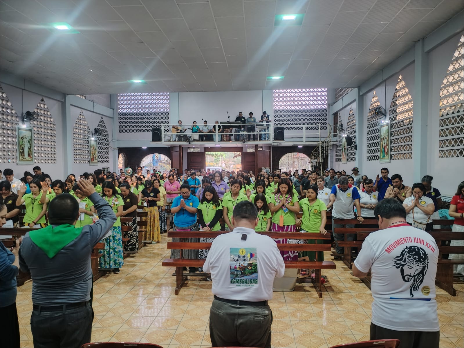 Juventud de Guaranda vive un retiro transformador en las naves