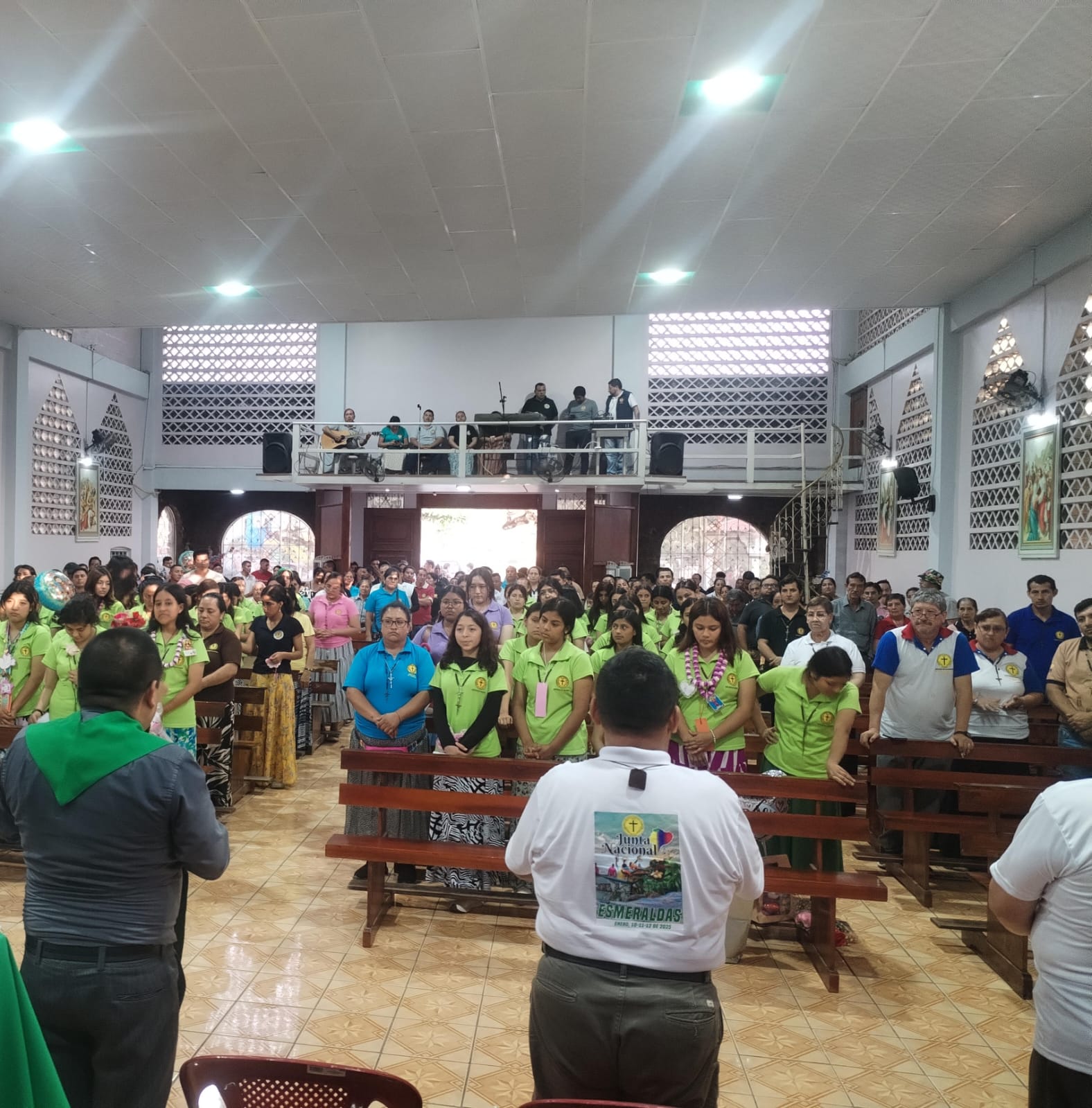 Juventud de Guaranda vive un retiro transformador en las naves