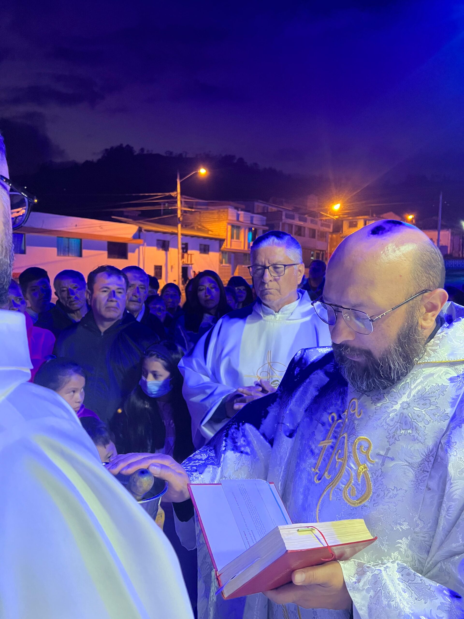 Santa Fe celebra la bendición de un nuevo oratorio en honor a Jesús del Gran Poder y la Virgen del Quinche