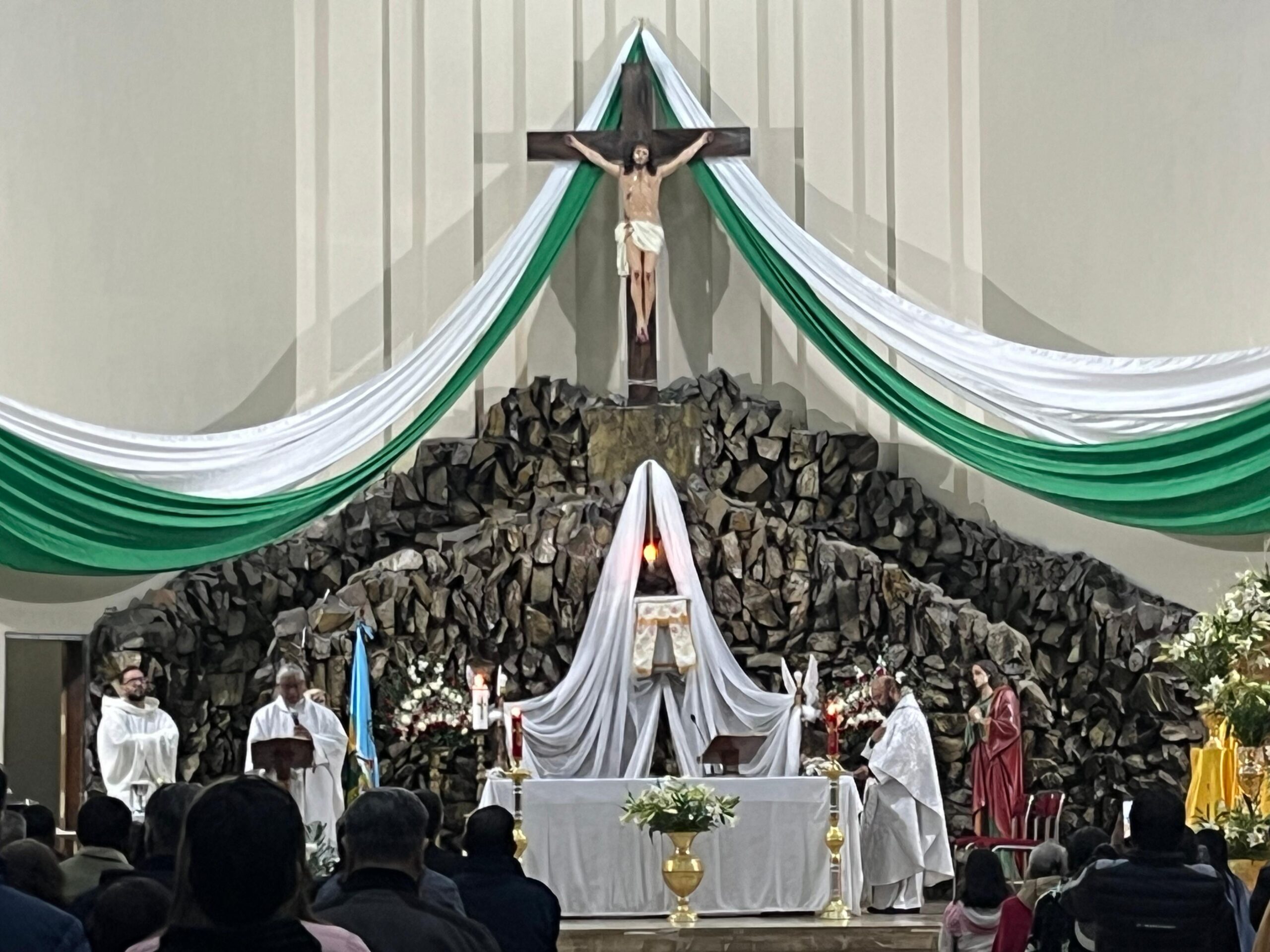 Santa Fe celebra la bendición de un nuevo oratorio en honor a Jesús del Gran Poder y la Virgen del Quinche