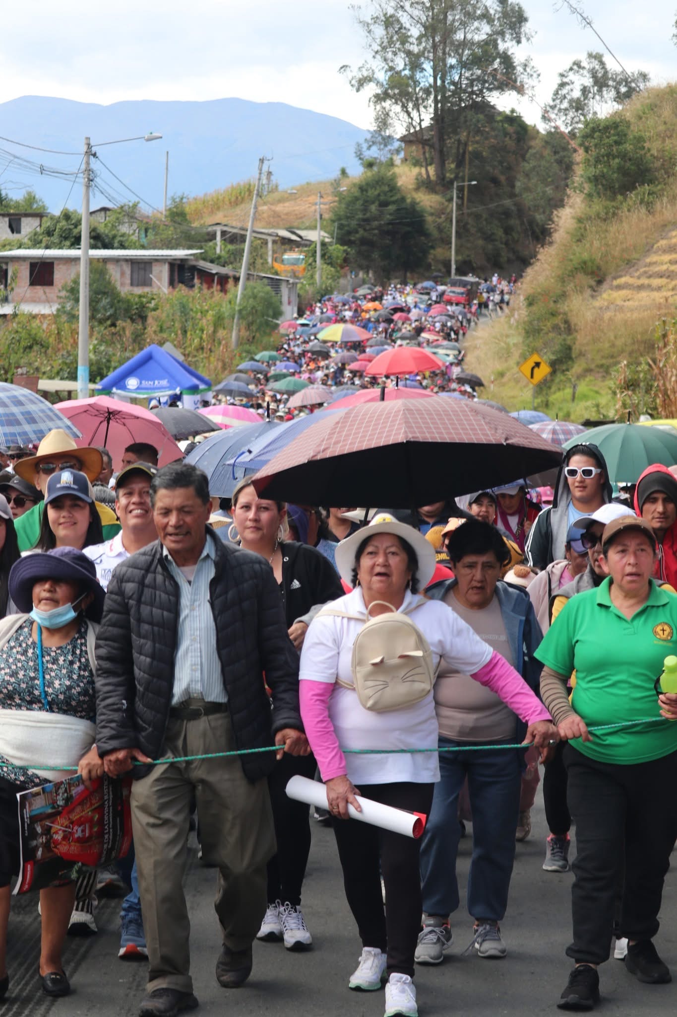 Caminata de fe al Santuario del Señor de la Divina Justicia reunió a miles de corazones creyentes