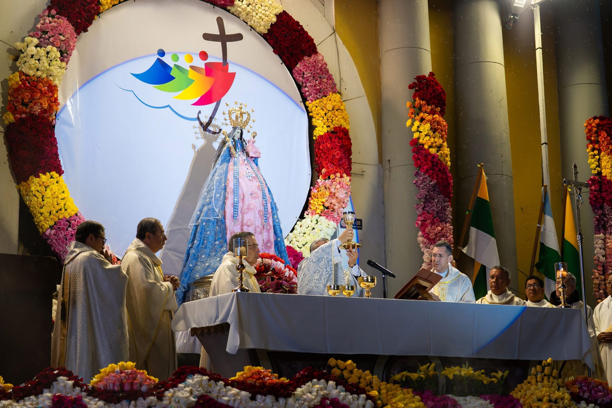 Guaranda se une a Loja en el recibimiento de la Churonita