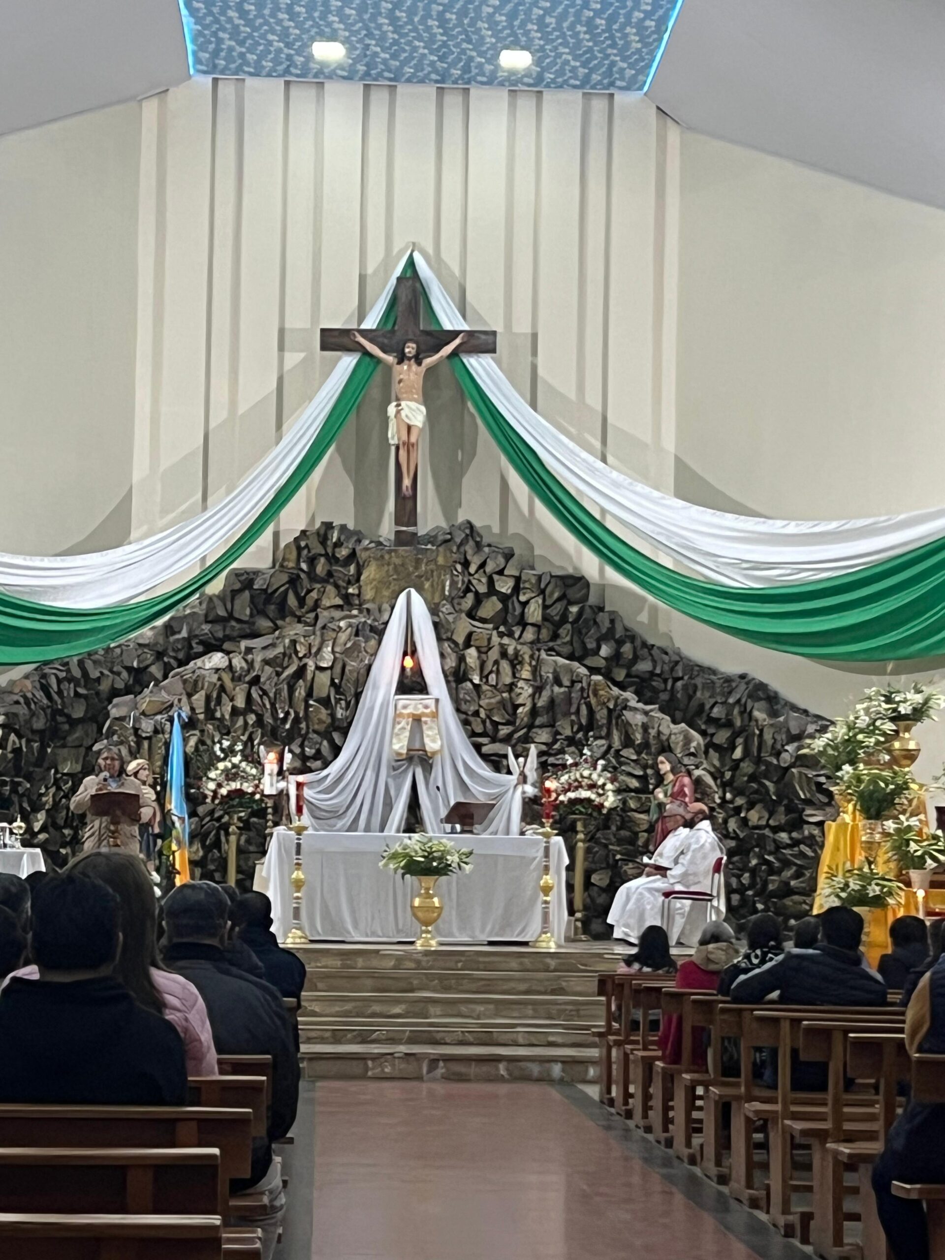 Santa Fe celebra la bendición de un nuevo oratorio en honor a Jesús del Gran Poder y la Virgen del Quinche