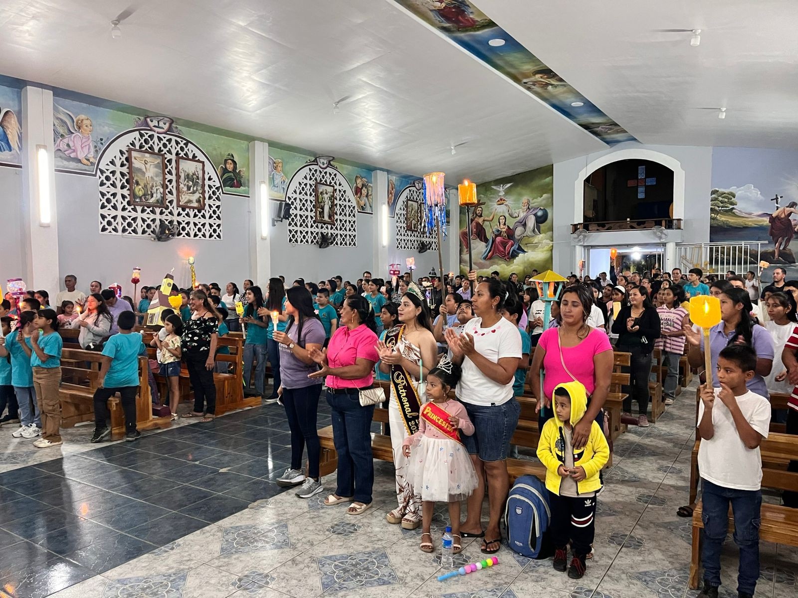 Entronización con Faroles en Honor a Jesús del Gran Poder en San Luis de Pambil