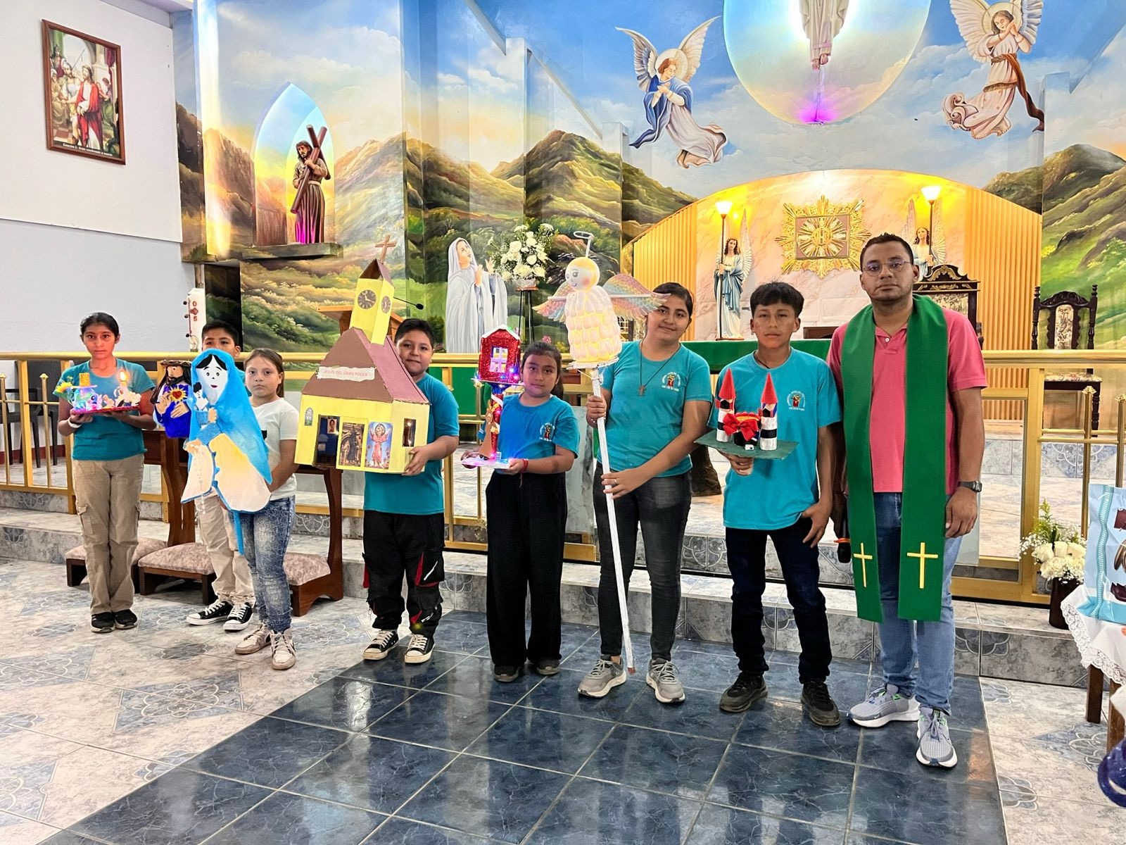 Entronización con Faroles en Honor a Jesús del Gran Poder en San Luis de Pambil